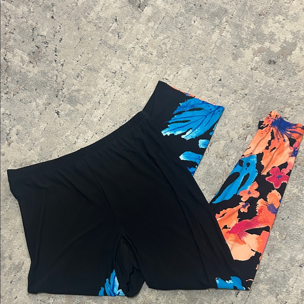 Chico's Black and Multicolor Cropped Pants